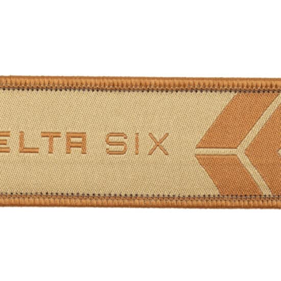 DELTA_SIX_Schluesselanhaenger_mit_Logo_desert_close-jpg