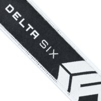 DELTA_SIX_Schluesselanhaenger_mit_Logo_weiss_schwarz_slog-jpg